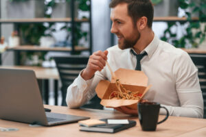 Qué focos de comida, humedad y basura disparan plagas en oficinas